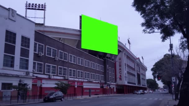 Chroma Key Yeşil Ekran Panosu Şehirdeki Bir Futbol Stadyumunun Yakınında — Stok video