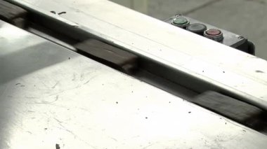 Arjantin 'deki bir Şeker Fabrikası' nın içinde konveyör bantlı Şeker Paket Makinesi. 