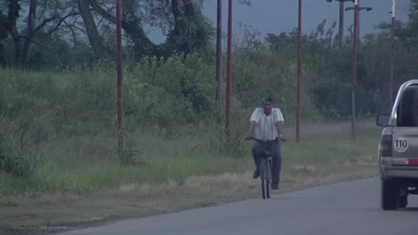 Man Riding Bike Rural Road Tucuman Province Argentina — Vídeo de Stock
