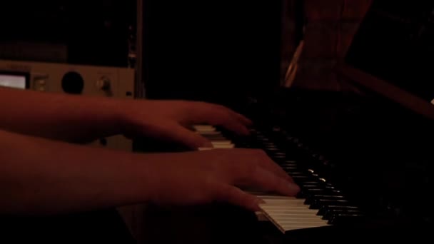 Male Hands Playing Electric Piano Close — 图库视频影像