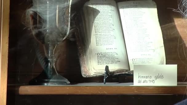 Old Welsh Hymnal Book Welsh Hymns Display Museum Gaiman Chubut — Vídeo de Stock