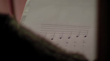 Notalar nota kağıdında. Kapat.. 