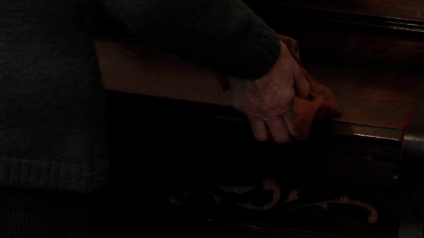 Elderly Woman Wiping Dust Old Piano Keys Cloth Close — ストック動画