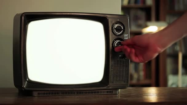 Televisión Vintage Con Pantalla Clave Croma Azul Cerca Resolución — Vídeos de Stock