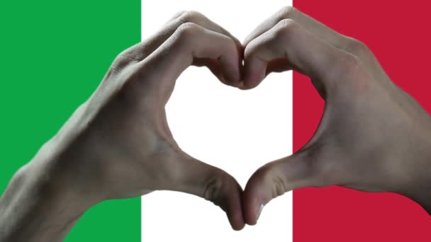 Flagga Italien Och Hand Heart Symbol Händer Som Visar Hjärtform — Stockvideo