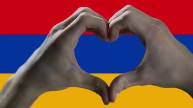 Ermenistan Bayrağına Karşı Bir Kalp Oluşturan İki El. Aşkı ve Desteği İfade Etmek İçin kullanılır. 