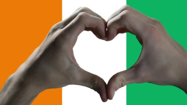 Flagga Elfenbenskusten Och Hand Hjärta Symbol Händer Som Visar Hjärtform — Stockvideo