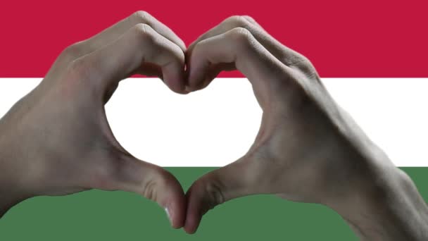 Hand Heart Sign Και Σημαία Της Ουγγαρίας — Αρχείο Βίντεο