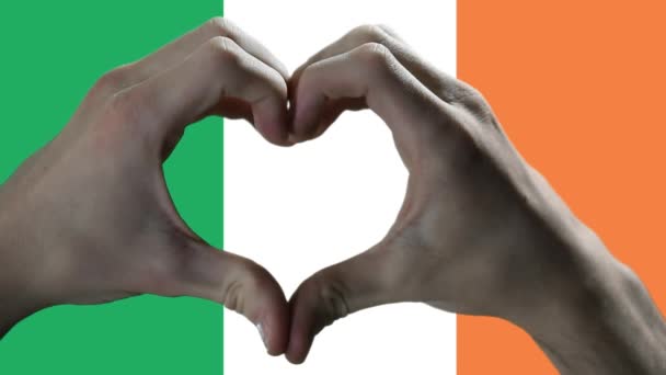 アイルランドの手のハートサインと旗 — ストック動画