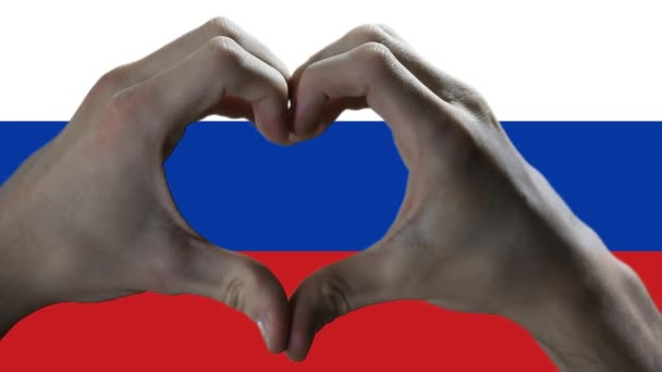 러시아의 국기에 대항하여 마음의 모양을 만들고 지원을 표현하는 — 비디오