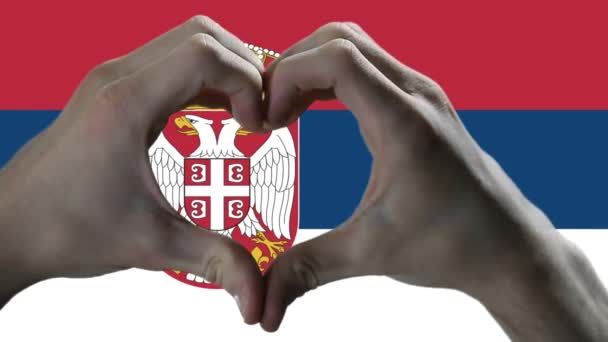 Flaga Serbii Symbol Serca Ręce Pokazywanie Kształtu Serca Przeciw Fladze — Wideo stockowe
