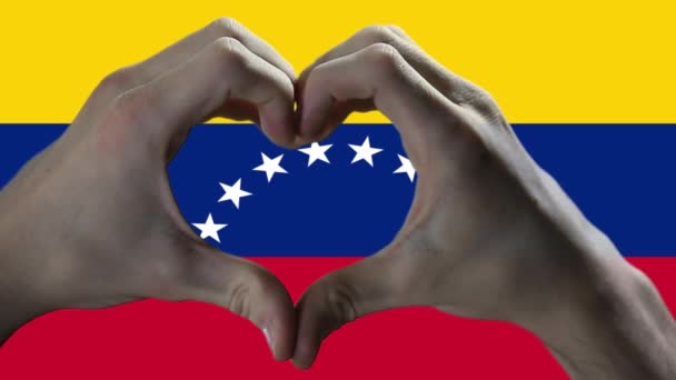Bendera Venezuela Dan Simbol Jantung Tangan Tangan Menampilkan Bentuk Jantung — Stok Video