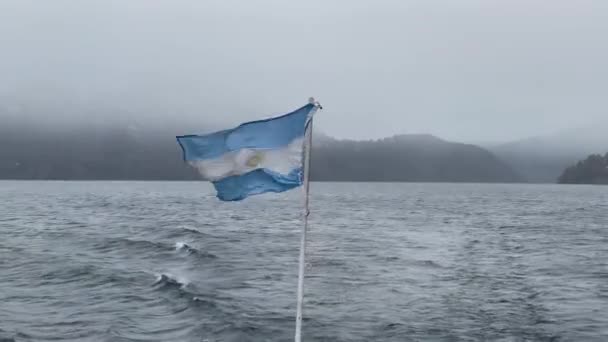 Flagge Argentiniens Heck Eines Kreuzfahrtschiffes Lacar See Der Nähe Von — Stockvideo