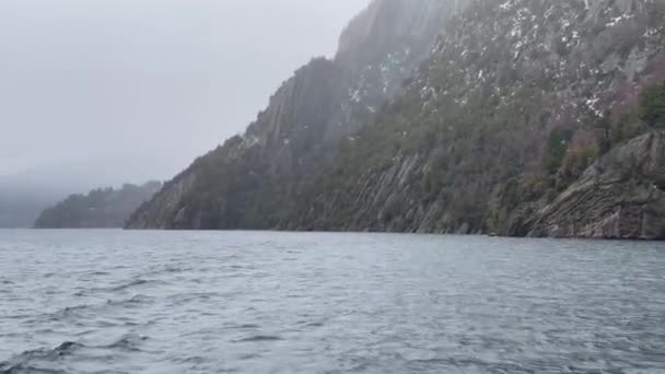 Barco Turístico Lago Lacar Cerca Aldea Quila Quina Provincia Neuquén — Vídeo de stock