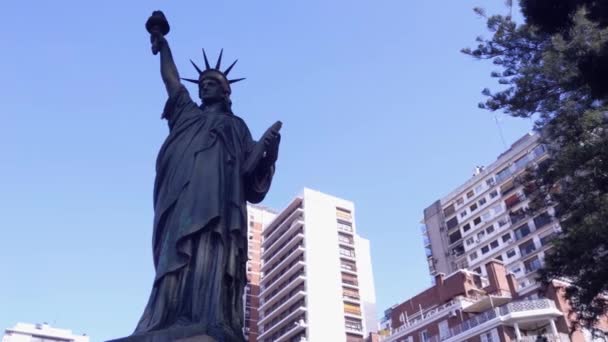 Uma Réplica Nove Pés Estátua Liberdade Inaugurada Outubro 1886 Dias — Vídeo de Stock