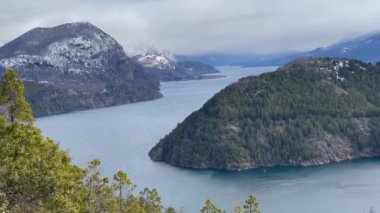 San Martin de los Andes yakınlarındaki Lacar Gölü, Patagonya, Neuquen Eyaleti, Arjantin, Güney Amerika. 4K Çözünürlüğü.