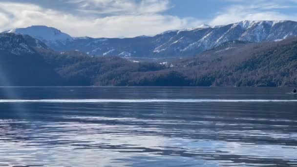 Man Kajakken Lake Lacar San Martin Los Andes Patagonië Argentinië — Stockvideo