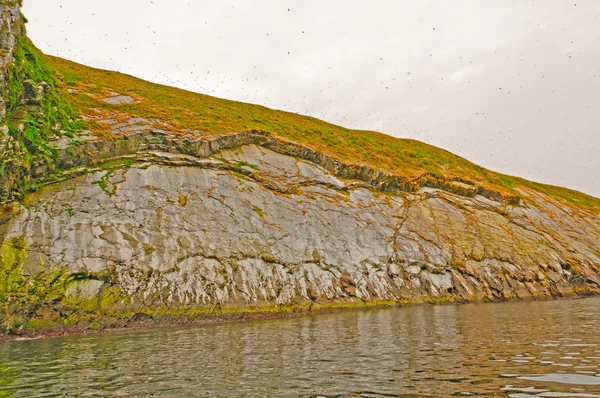 흐린 바다 날에 중첩 섬 — 스톡 사진