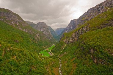 Yukarıdaki dağ Vadisi
