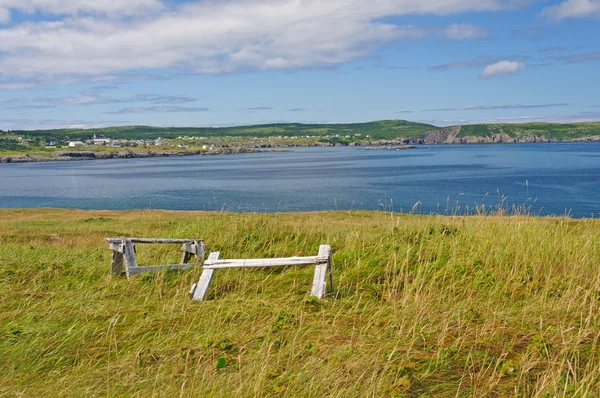 Landelijke stad gezien vanaf een kustplaats cliff — Stockfoto