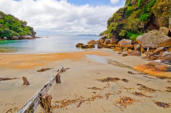 Okyanus üzerinde sessiz cove — Stok fotoğraf