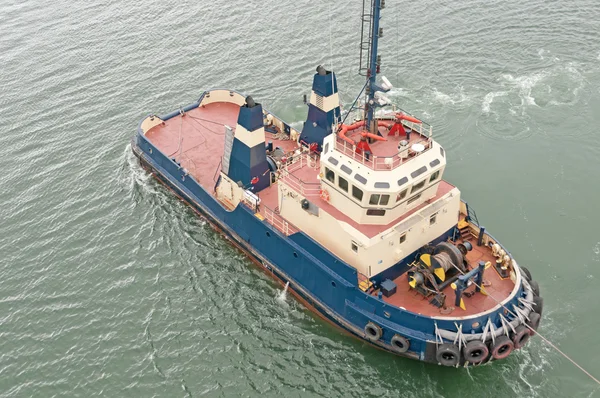 A Tugboat in Action — Stock Photo, Image