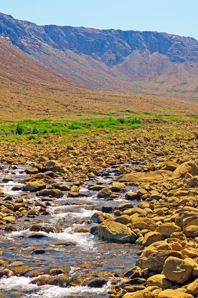 Arroyo vaciando un valle del desierto —  Fotos de Stock