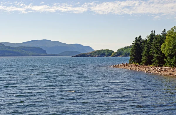 Sommardag på en ocean inlopp — Stockfoto