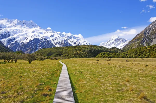 Sentiero verso un paese delle meraviglie alpine — Foto Stock