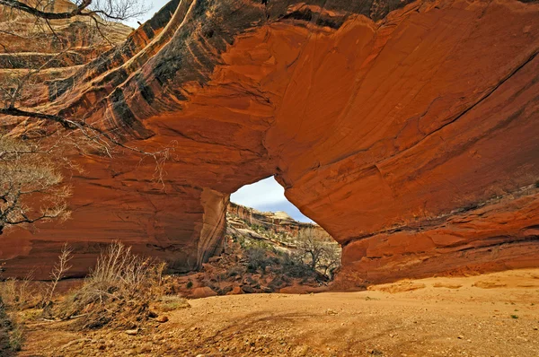 Vista laterale di un ponte naturale — Foto Stock