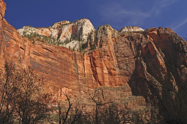 Murs de canyon dramatiques dans le sud-ouest — Photo