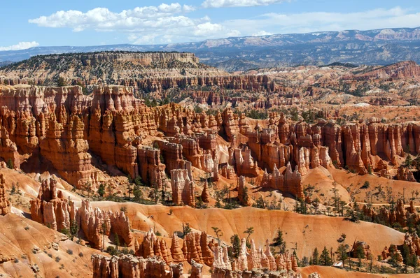 Westerse hoodoos op een zonnige dag — Stockfoto