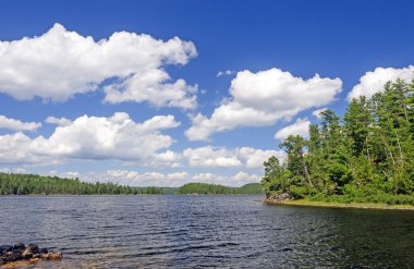 güneşli bir yaz günü Kano ülkede