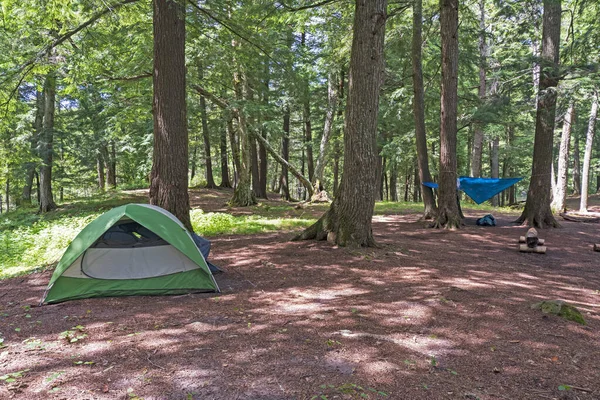 Kuzey Ormanı Ndaki Wilderness Kampı Eğri Göl Kıyısında Michigan Daki — Stok fotoğraf