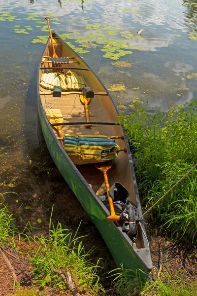 Canoa Espera Orilla Aventura Lago Torcido Desierto Sylvania Michigan —  Fotos de Stock