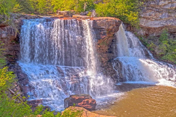 ウェストバージニア州の春の劇的な黒い滝 — ストック写真