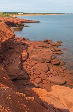 Kanada 'daki Prens Edward Adası' nda Sessiz Sahilde Kızıl Kum Taşı