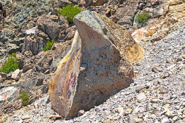 Onderscheidende Igneous Rock Aan Kant Van Een Vulkaan Lassen Californië — Stockfoto