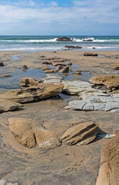 Kaliforniya 'da La Jolla, Kaliforniya yakınlarında Kum, Kayalar ve Dalgalar