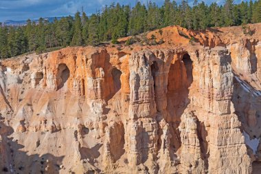 Utah 'taki Bryce Canyon Ulusal Parkı' nda Kum Taşı Uçurumunda Doğal Köprüler