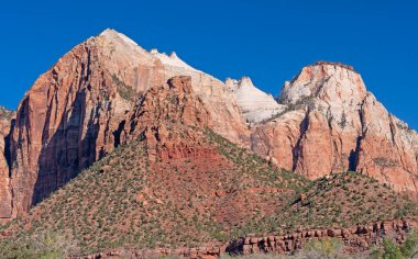 Utah 'taki Zion Ulusal Parkı' ndaki Zion Kayalıklarında Sabah Işığı