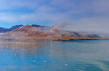 Norveç 'in Svalbard Adalarındaki Uzak Kutup Denizi' nde Buz Noktası