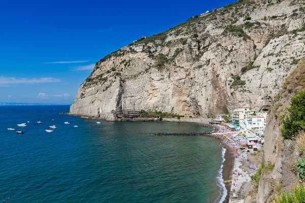 Nádherná pláž v sorrento Itálie — Stock fotografie