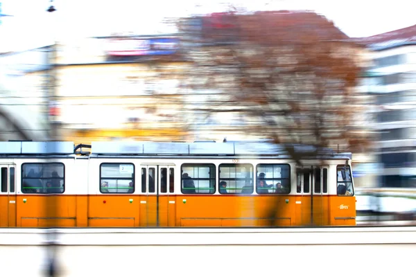 Straßenbahn fährt — Stockfoto