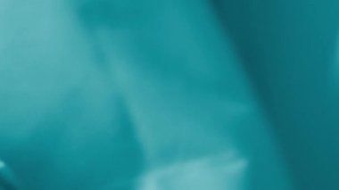 Oksijen maskesi ve hastanenin oksijen hattından alınan gaz nemlendiricisi. COVID-19