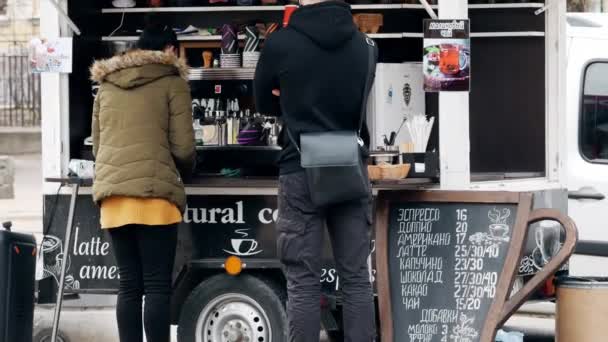 Coffee to go. Street coffee shop in equipped car. Barista girl prepares espresso — Vídeo de Stock