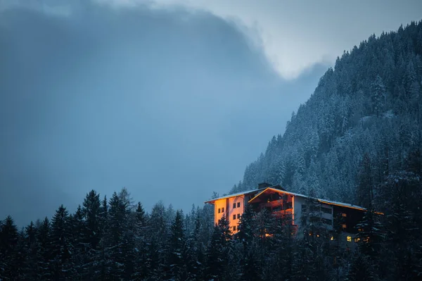 Typisk Alpin Lodge Österrikiska Bergen — Stockfoto