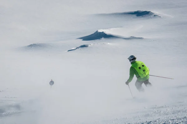 Hintertux Austria Enero 2013 Esquiador Desciende Una Pendiente Sobre Glaciar — Foto de Stock