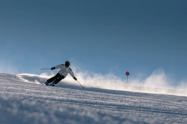 Hintertux Österreich Januar 2013 Ein Skifahrer Fährt Hintertuxer Gletscher Einen — Stockfoto