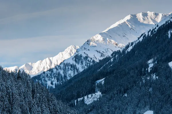 Mayrhofen滑雪胜地的阿尔卑斯山 — 图库照片